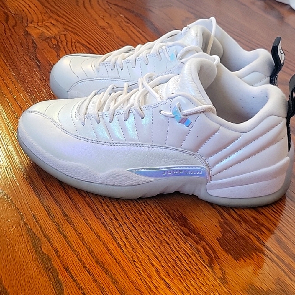 Jordan Easter Edition 7.5 White, iridescent.